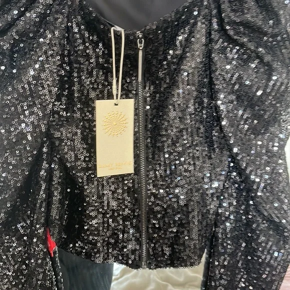 ✨✨🪩RAMY BROOK NEW YORK sequins zipper back cap sleeve blouse 😎 - Picture 8 of 12